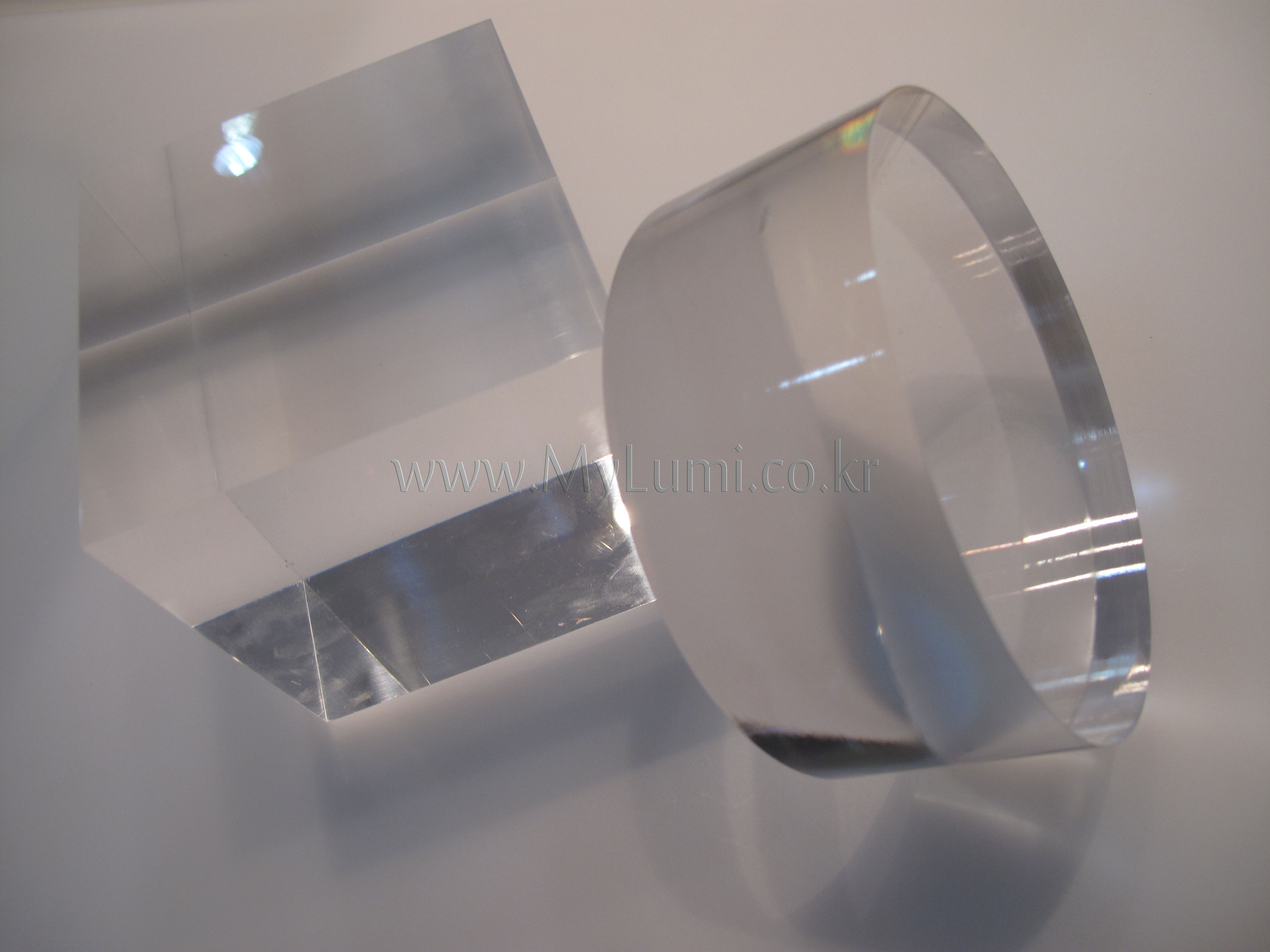 순백의 투명한 보석디스플레이